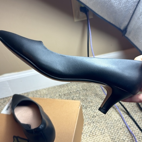 NWT • Clarks • Women’s Closed-Toe • Kitten Heel • Size 8.5W • Black Leather • 🖤 - Picture 10 of 12